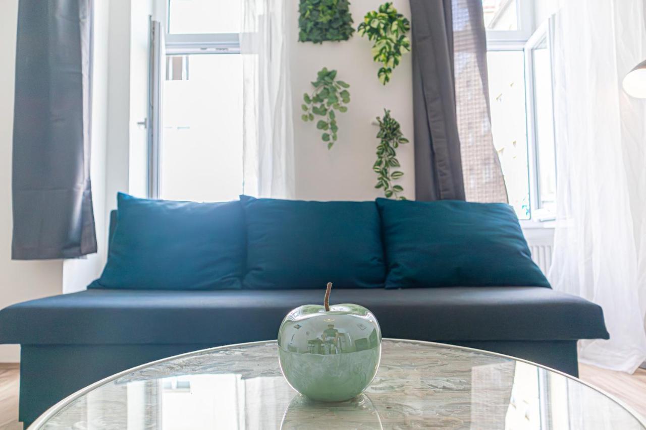 Attractive 1br And 1 Lr Comfortable Design, Great Location Apartament Viena